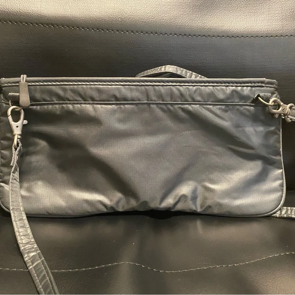 New NWT Travelon Anti-Theft‎ RFID Slim Shoulder Bag Gray #12596